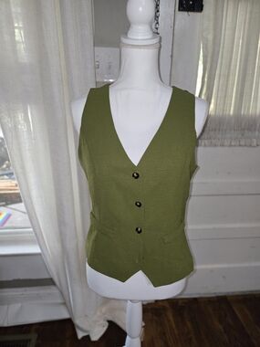 Tullea Olive Green Vest with Navy Label
